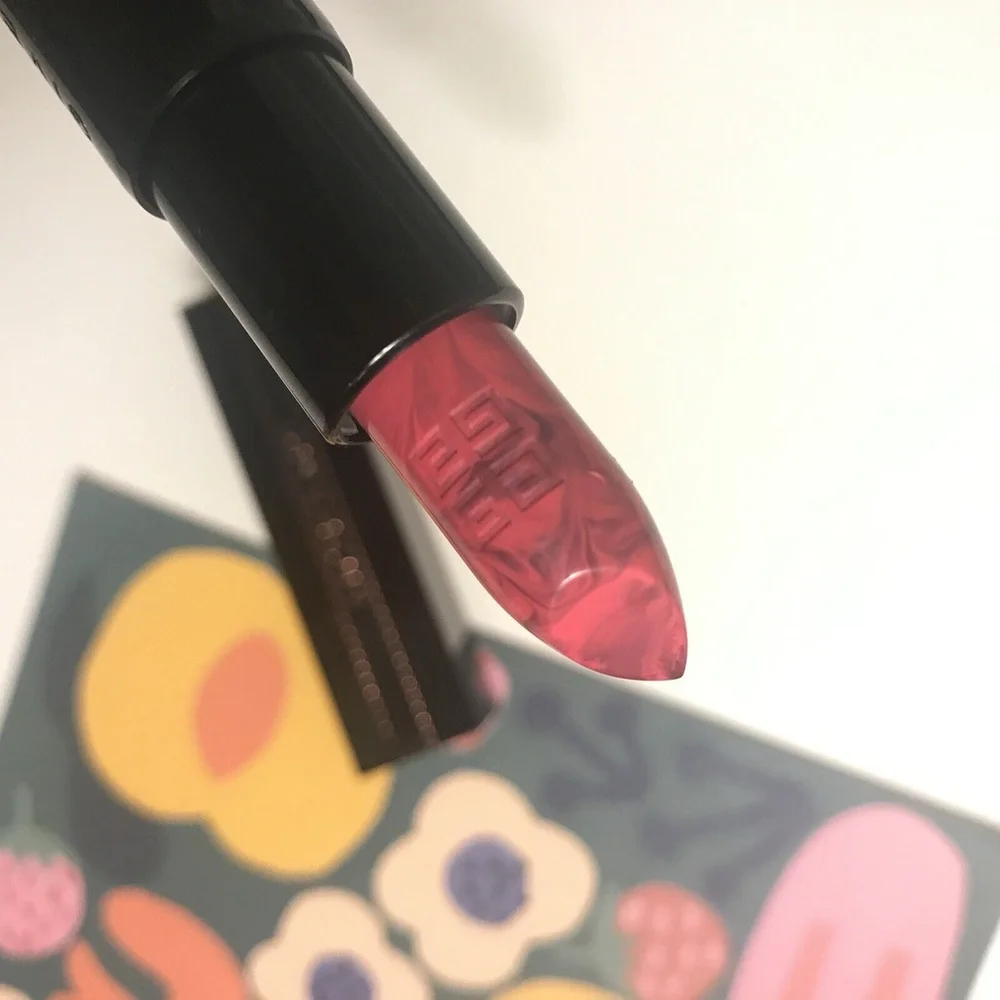 Givenchy rouge interdict